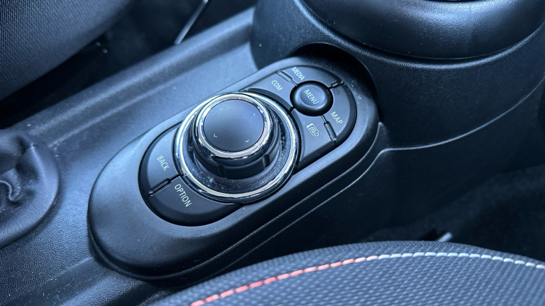 MINI Hatchback 1.5 Cooper Classic 5dr Petrol Hatchback